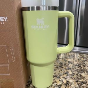 Stanley Cup LIMITED EDITION 40oz quencher in color CITRON